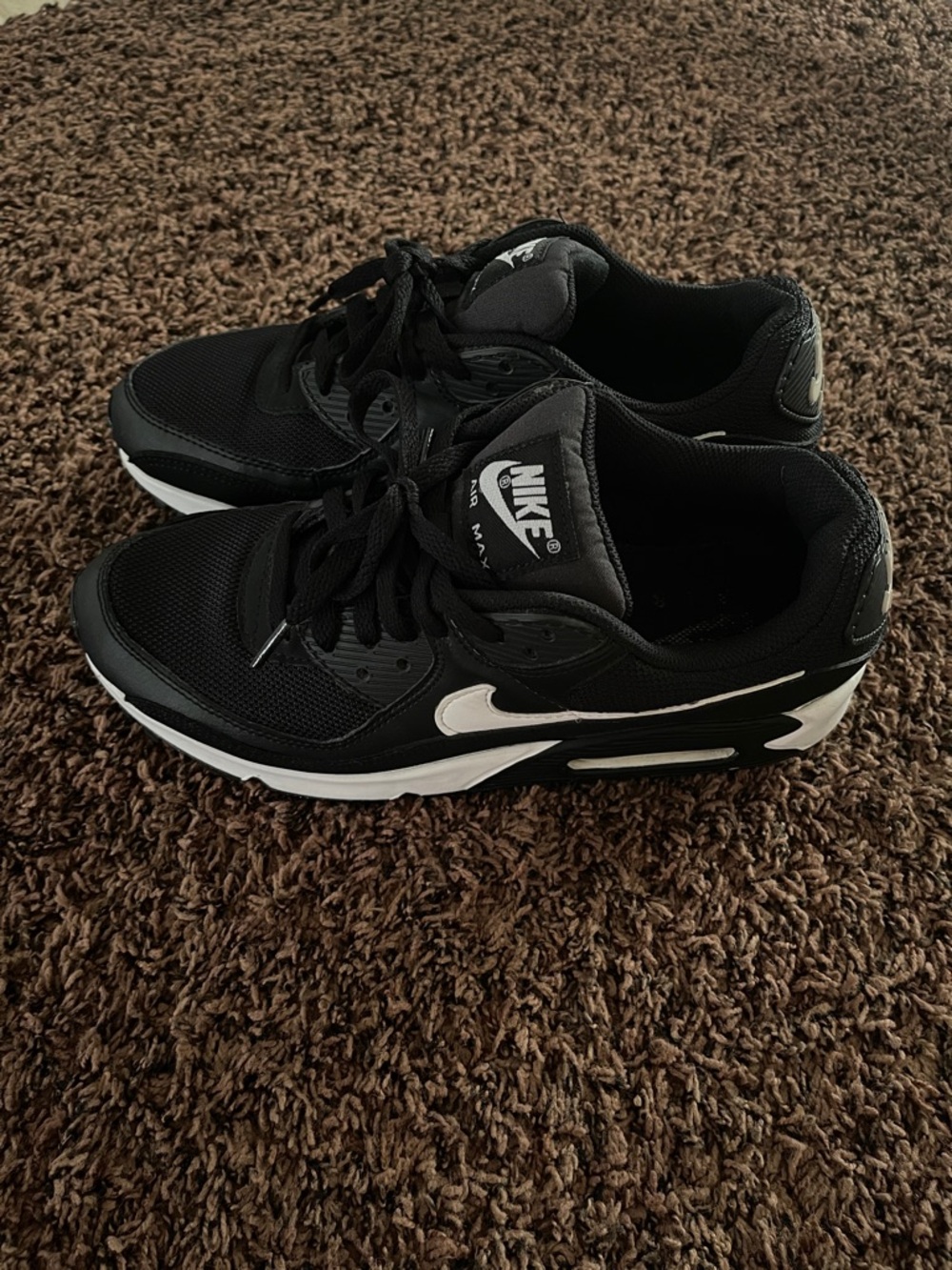 Nike women’s Air Max 90 shoes